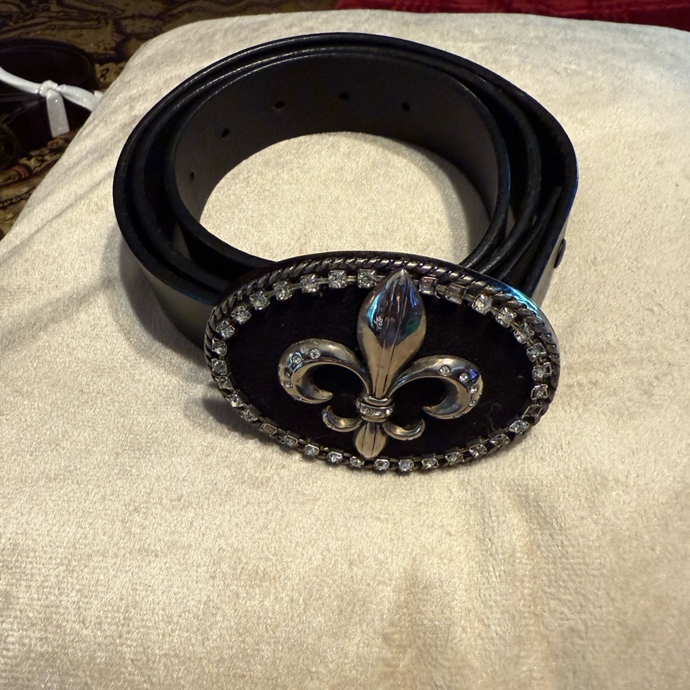 Chic Black Belt with Silver Fleur-de-Lis Buckle